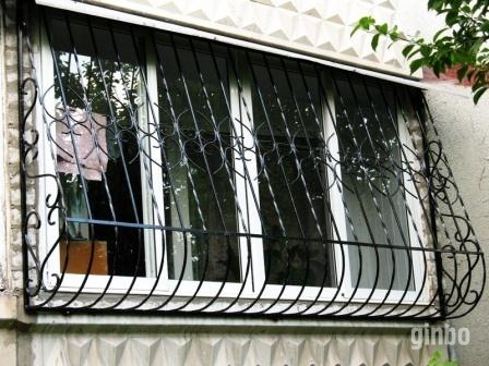 Фото Решетки на окна, двери сварные и кованые